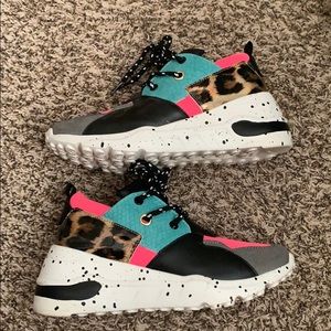 Brash Leopard and Neon Sneakers. Size 8.5